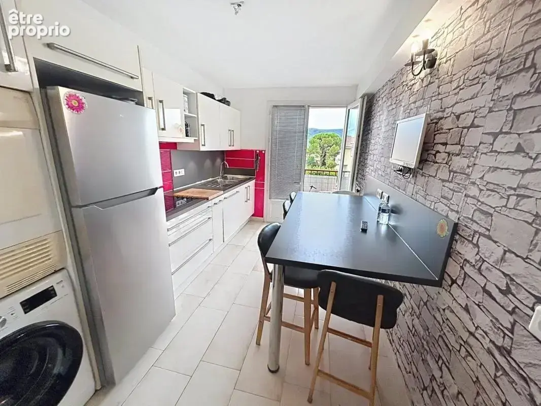 A VENDRE :  T4 de 80m² avec Cave et Parking - COGOLIN - 83310 - photo 2