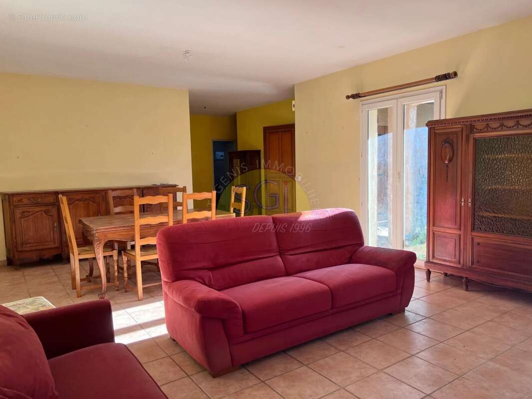 Maison à SAINT-GENIS-DES-FONTAINES