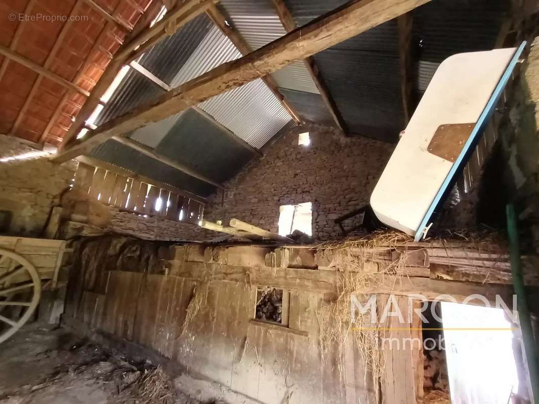 Maison à SAINT-HILAIRE-LE-CHATEAU