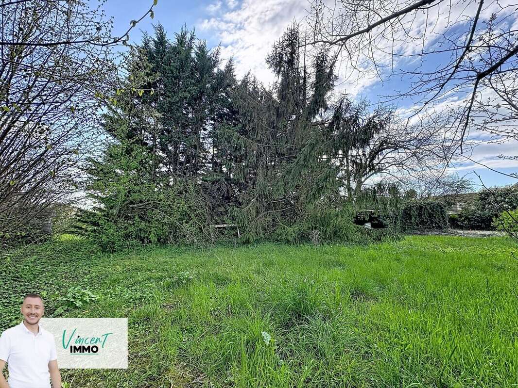 Terrain à CHARVIEU-CHAVAGNEUX