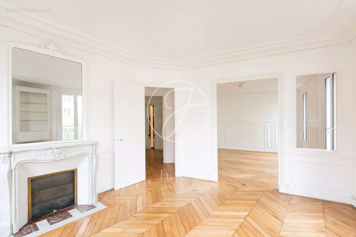 Appartement à PARIS-16E