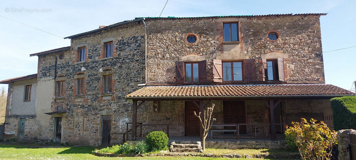 Maison à PONT-EVEQUE