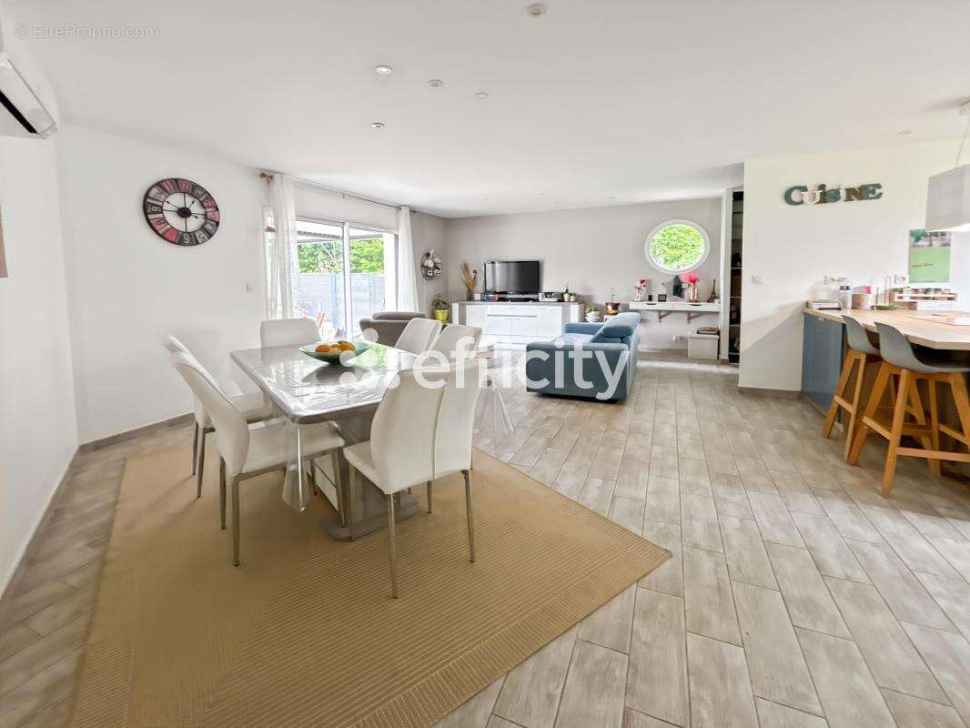 Maison 105 m² à Ecoyeux  - photo 6