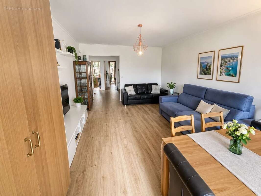 Appartement à EZE