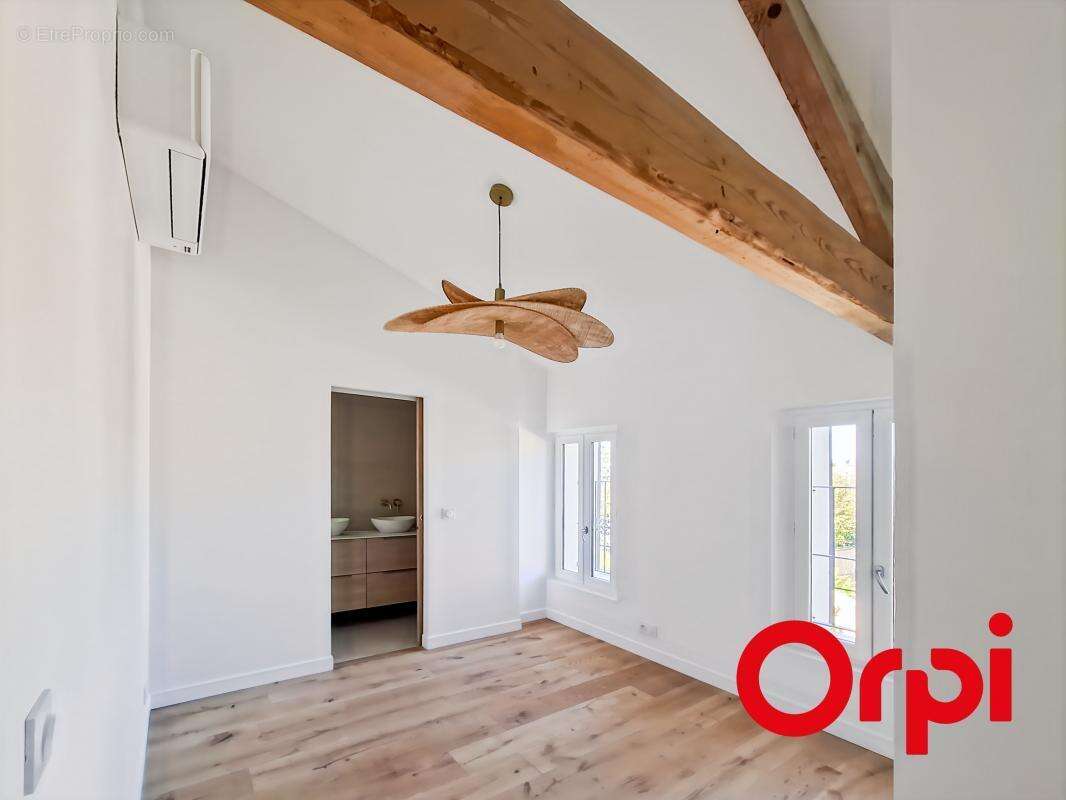 Maison à LE PUY-SAINTE-REPARADE