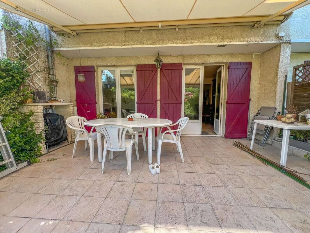 Maison à LE MESNIL-SAINT-DENIS