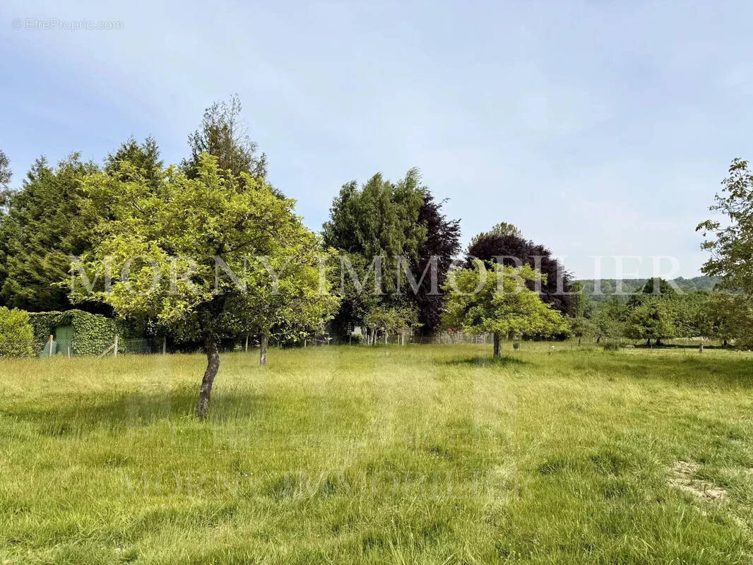 Terrain à SAINT-MARTIN-AUX-CHARTRAINS