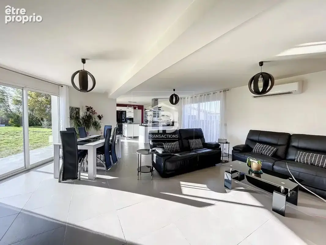 Maison 6 pièces de 171 m² sur une parcelle de 1 000 m² - vue Pyrénées - photo 1