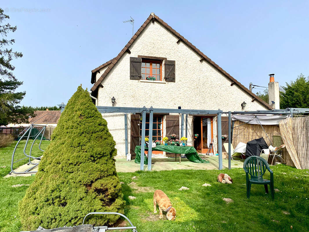 Maison à LASSAY-SUR-CROISNE