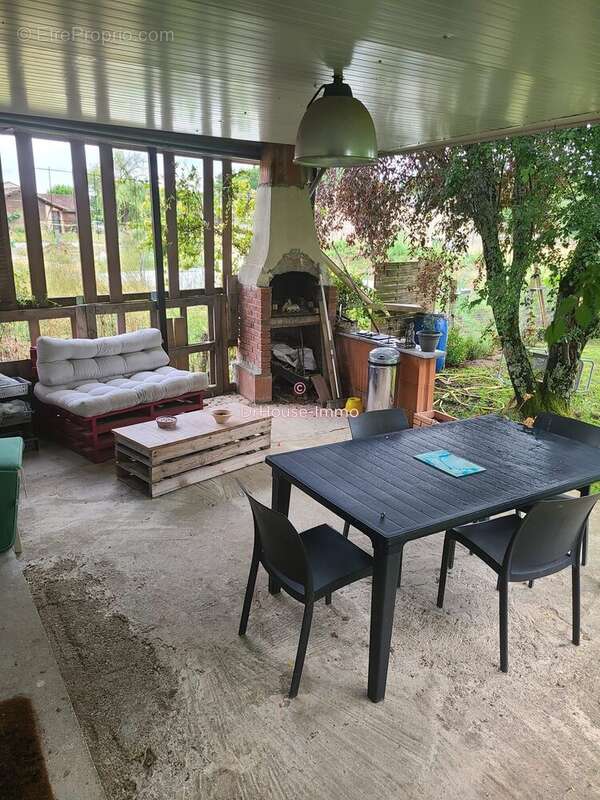 Maison à COURS-DE-PILE