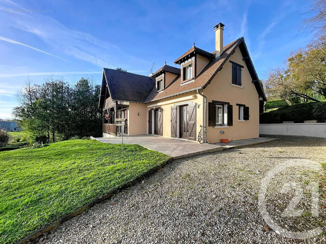 Maison à SAINT-PHAL