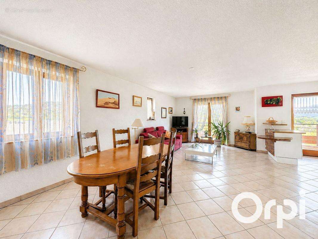 Appartement à CRANVES-SALES