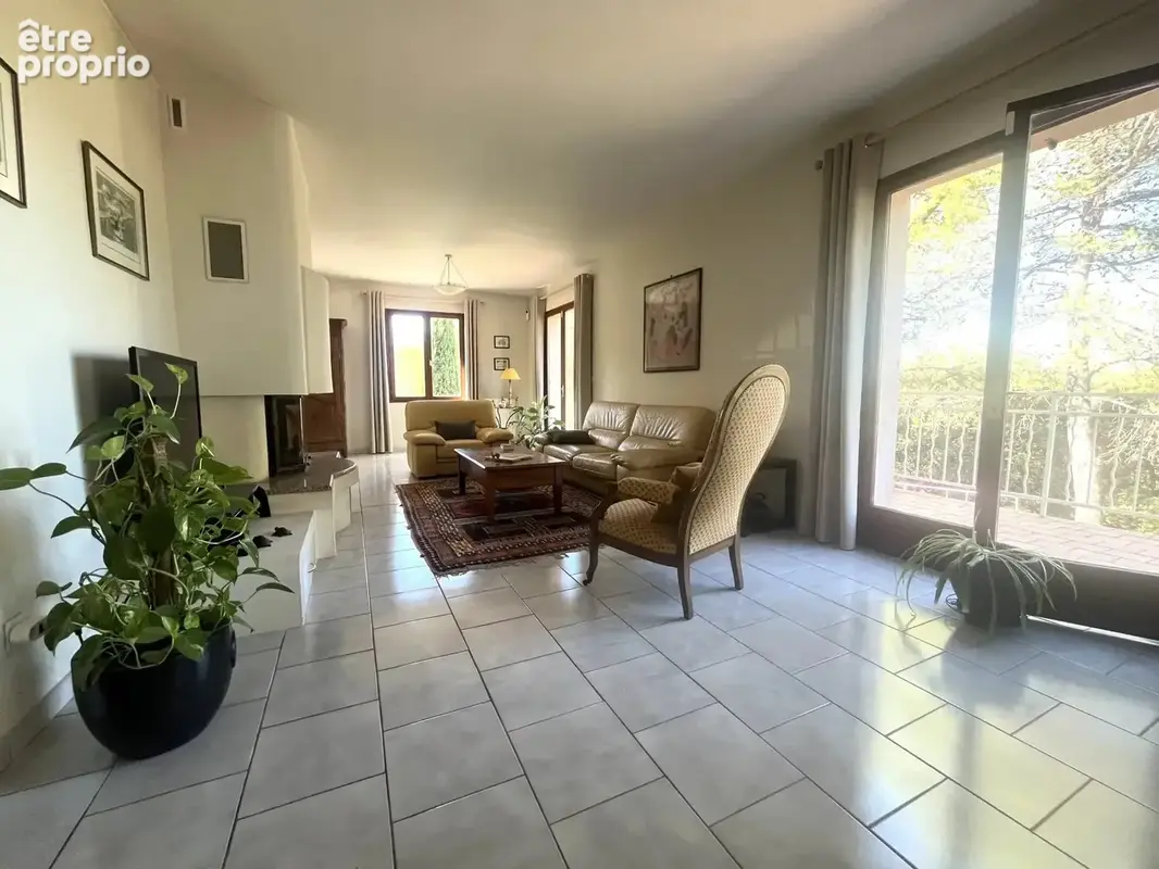 Gardanne maison familiale de 218 m2 au calme sur 3535 m3 de terrain - photo 6
