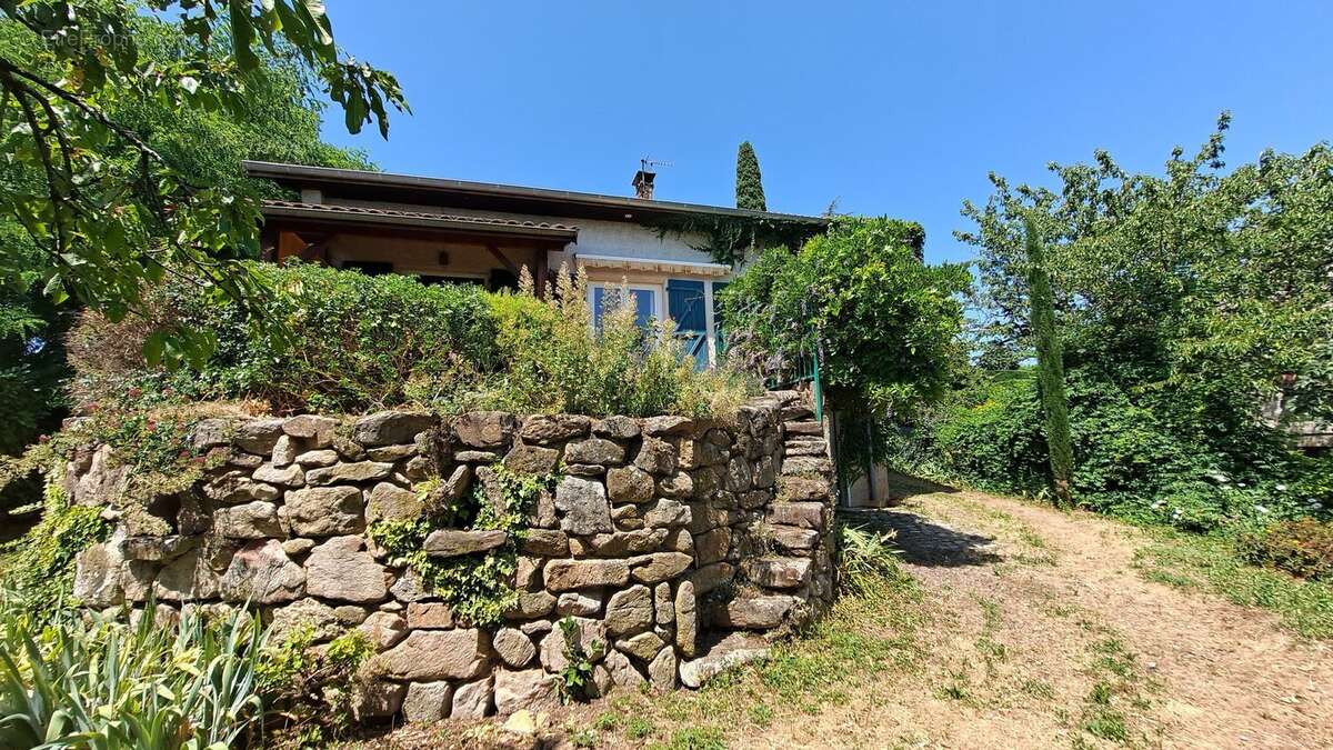Maison à VAUGNERAY