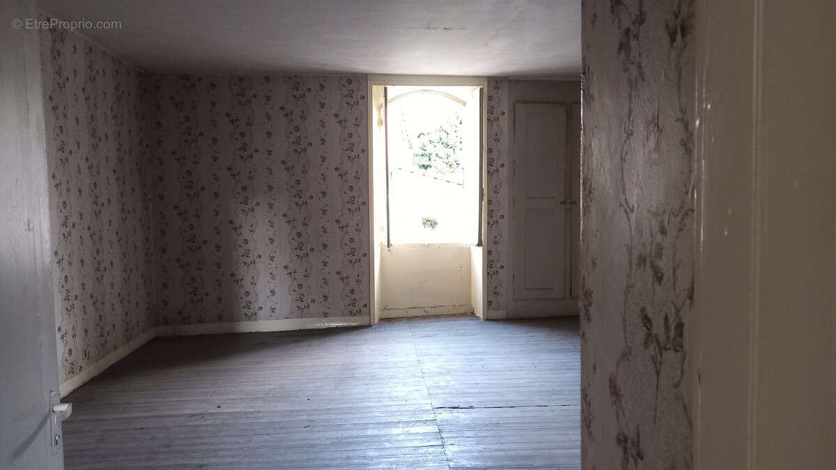 Maison à CHAMPAGNAC-DE-BELAIR