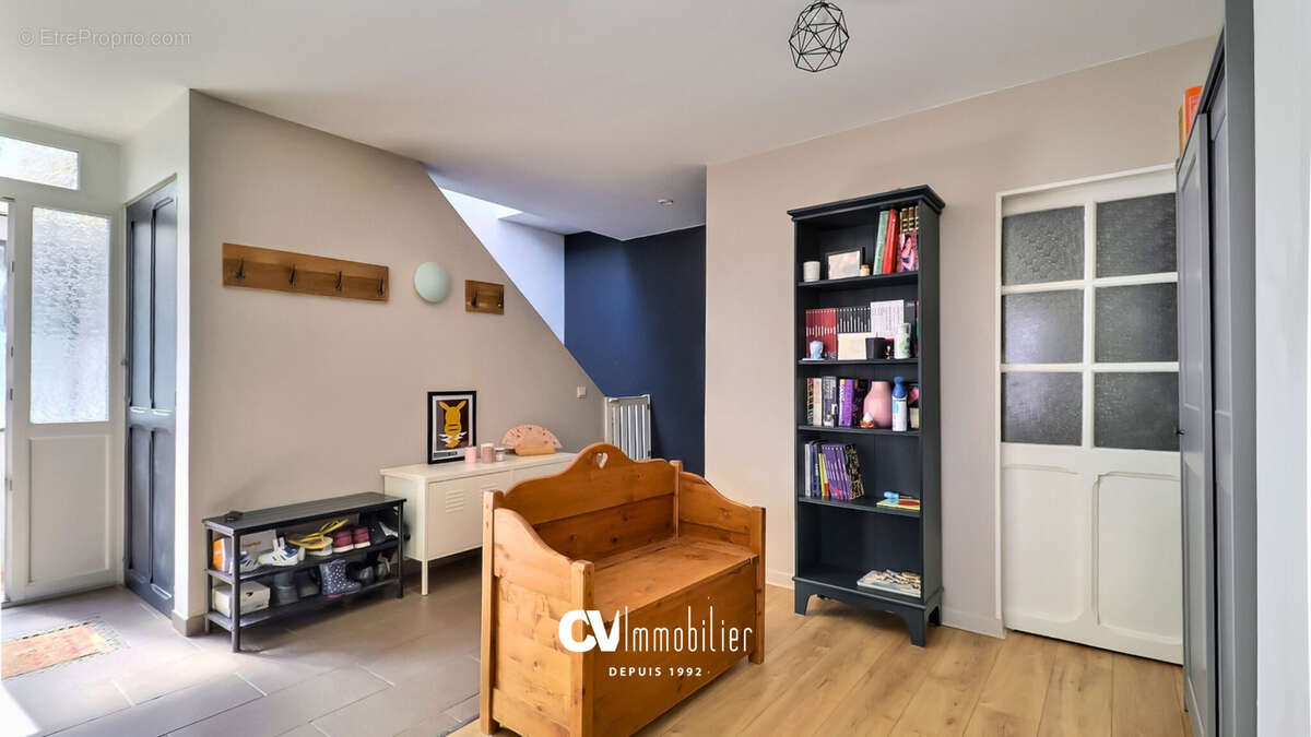 Appartement à SAINT-ETIENNE-DU-VAUVRAY