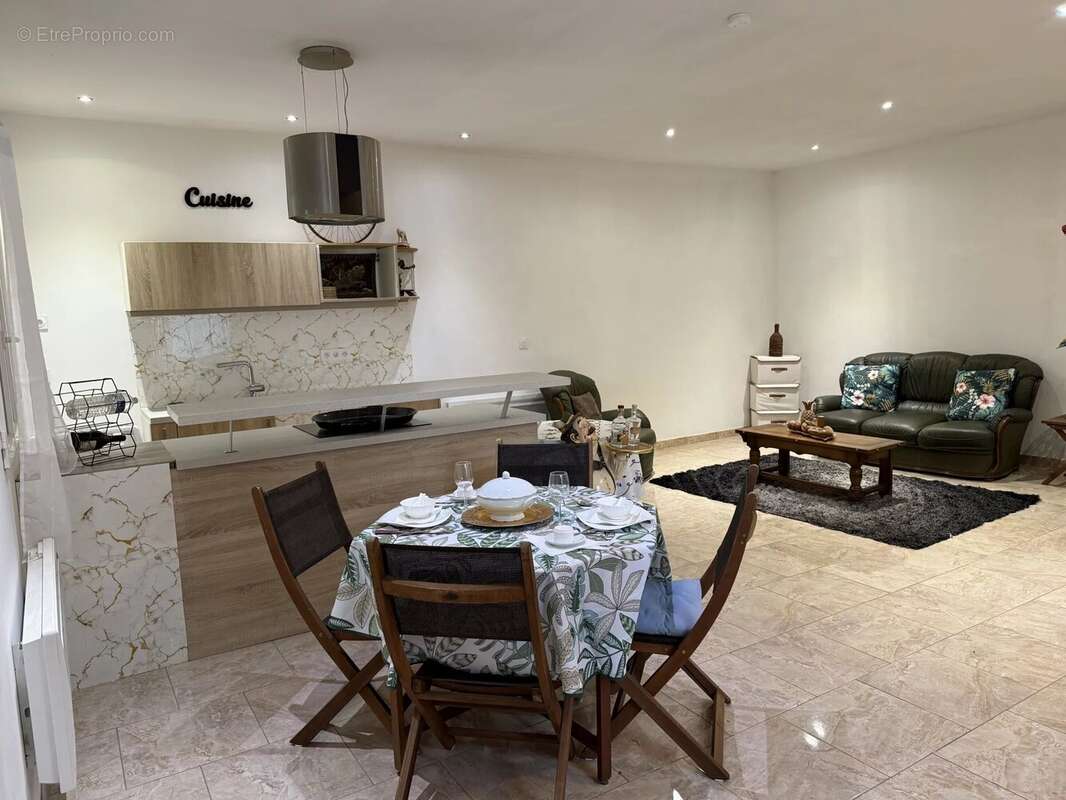 Maison à VILLENEUVE-LA-GUYARD