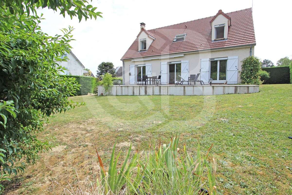 Maison 149 m² à Elancourt  - photo 2