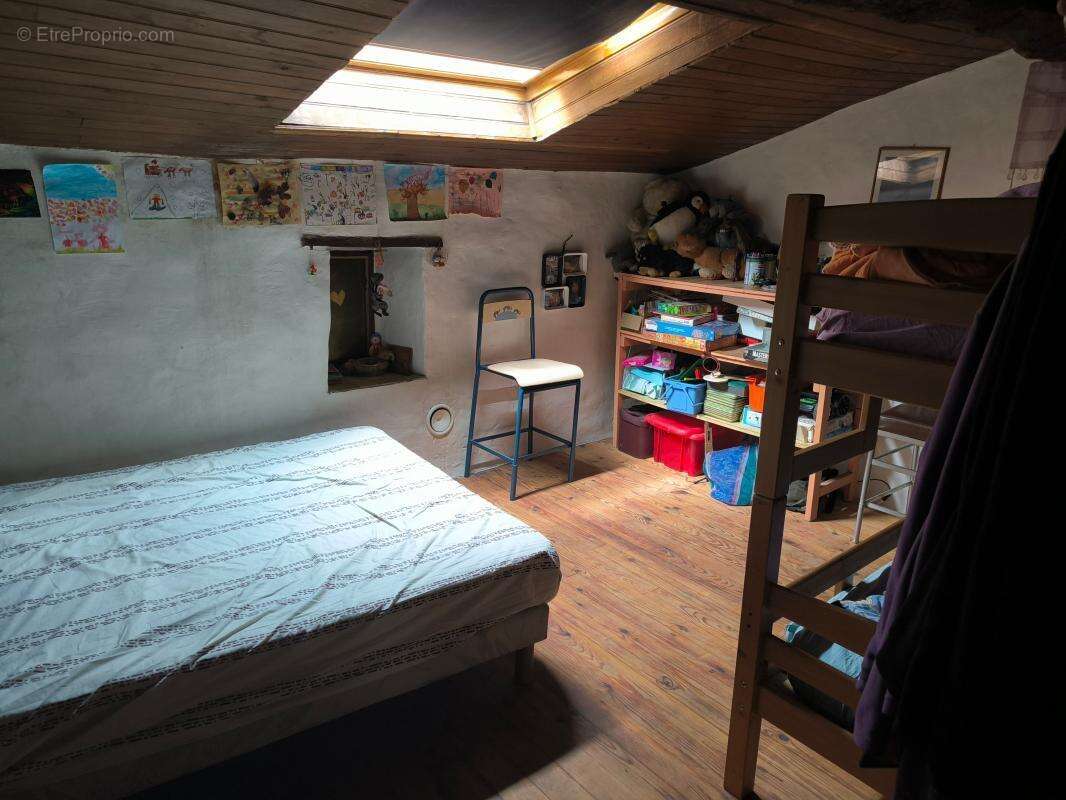 Maison en pierre  de 126 m2 terrain 5781 m2 + dependances+ gite - photo 14