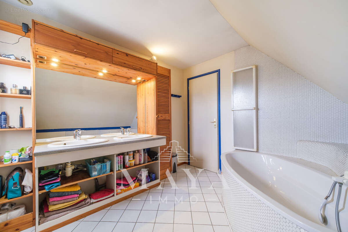 Maison à VILLAGE-NEUF