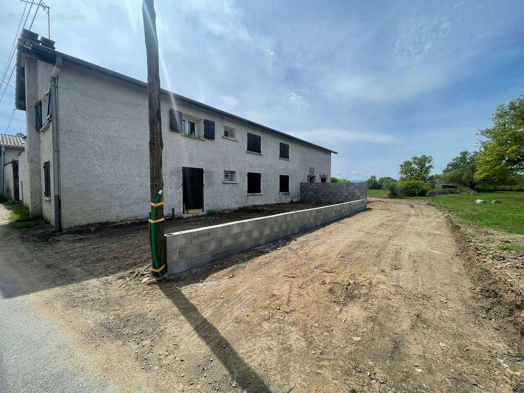 Appartement à VEAUCHE