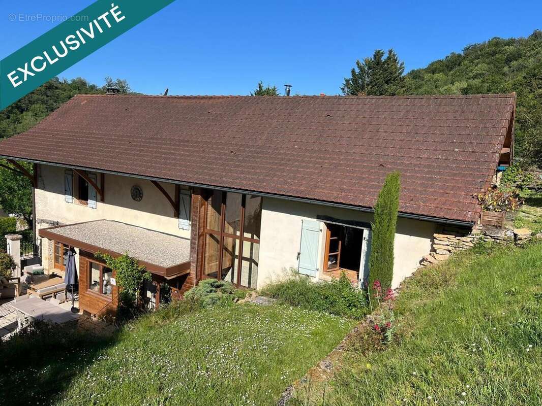 Maison 171 m² à Siccieu-Saint-Julien-Et-Carisieu  - photo 2