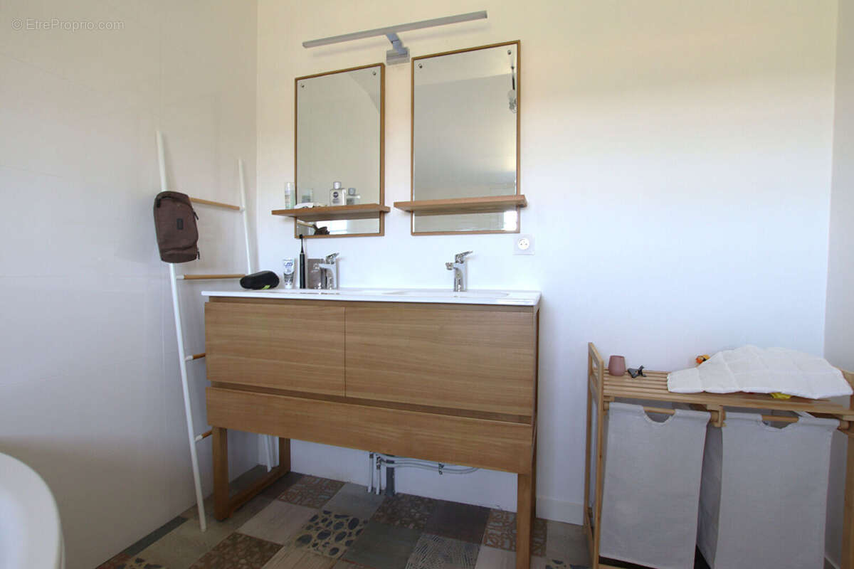 Maison 5 à 7 chambres dans le bourg de Vouillé - photo 16