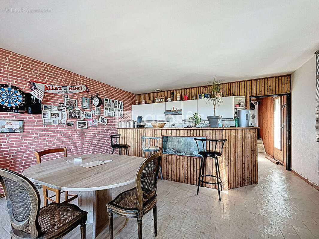 Maison à NEUFCHATEAU