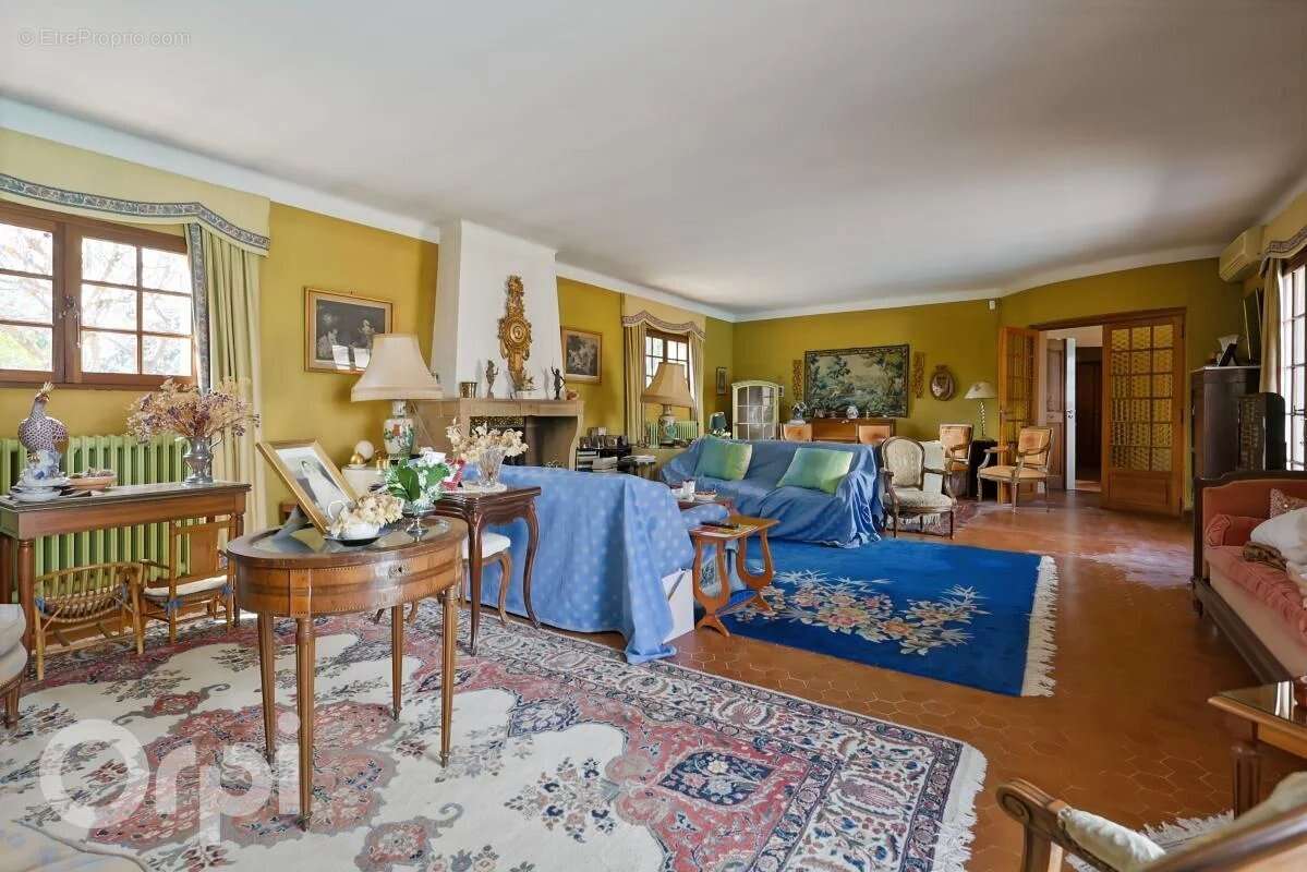 Maison à ROQUEFORT-LES-PINS