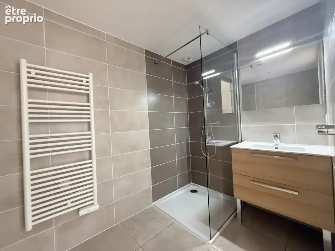 HIDRI IMMO PLUS vous propose en Exclusivité un appartement - ascenseur, cellier et possibilité de parking - photo 4