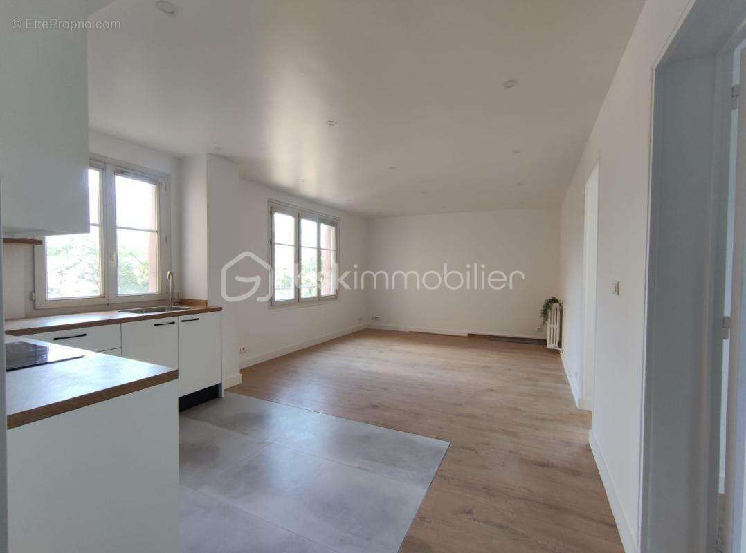 Appartement à LES PAVILLONS-SOUS-BOIS