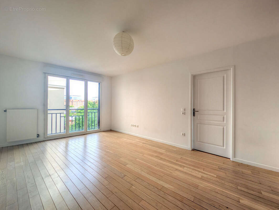 Appartement à LA GARENNE-COLOMBES