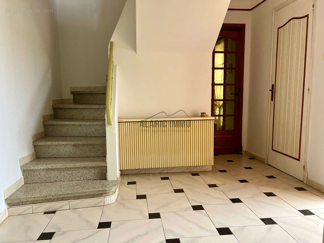 Maison à SAINT-LAURENT-DE-LA-CABRERISSE