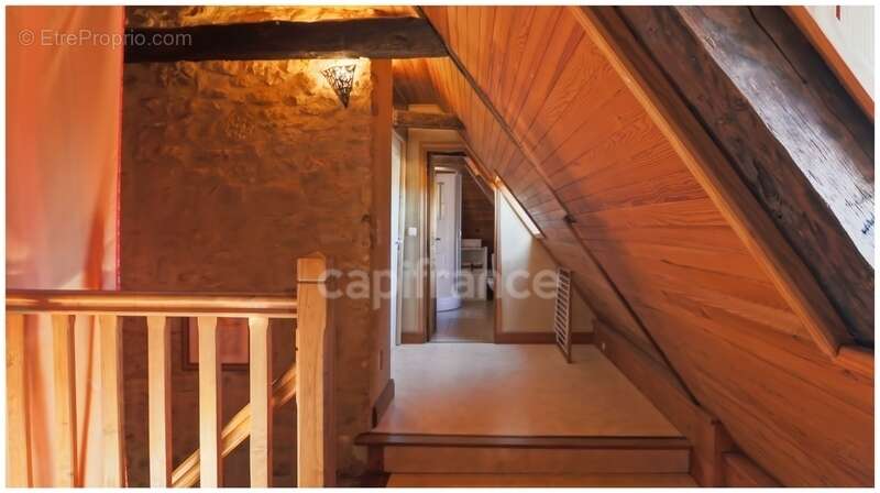 Maison de caractère avec vue château – Milhac - photo 12