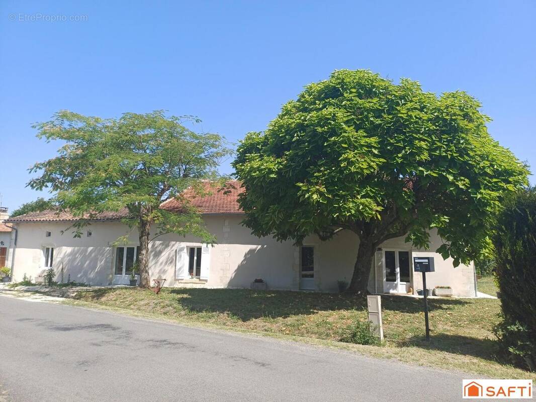 Photo 1 - Maison à BRIE-SOUS-CHALAIS