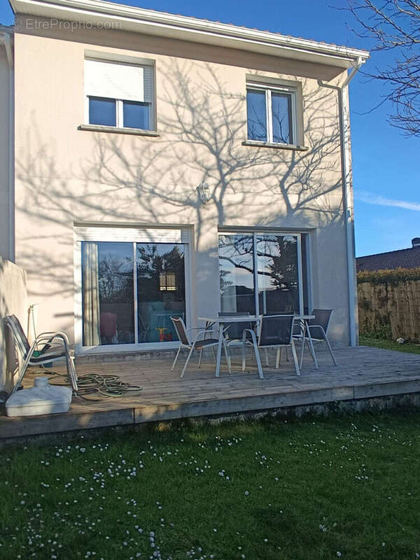 Maison à PRIGNAC-ET-MARCAMPS