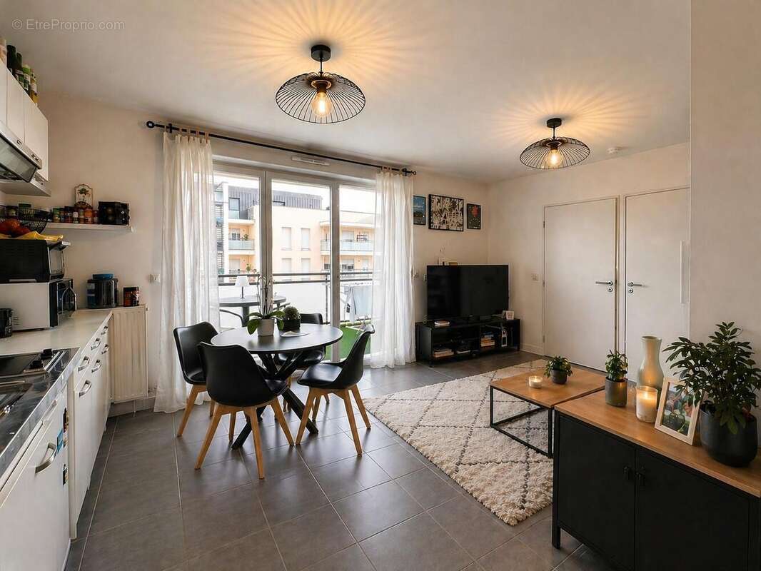  - Appartement à LYON-7E