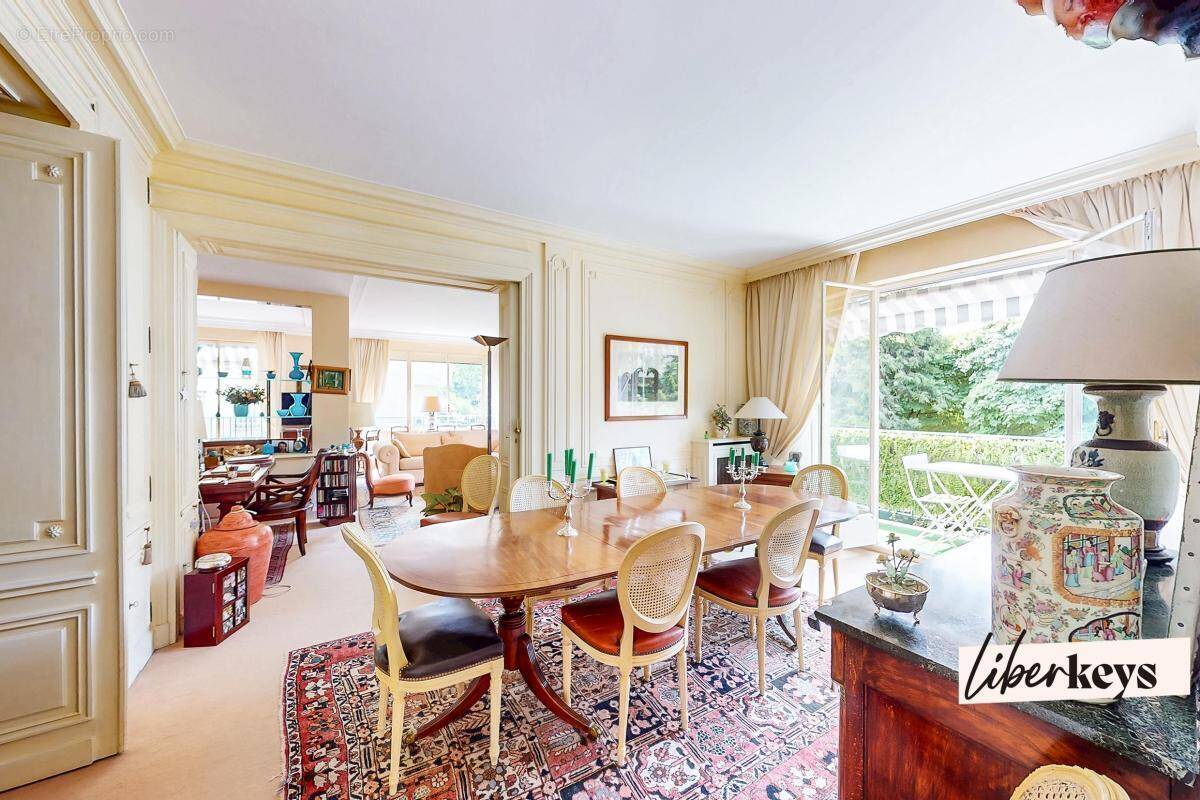 Appartement à PARIS-16E
