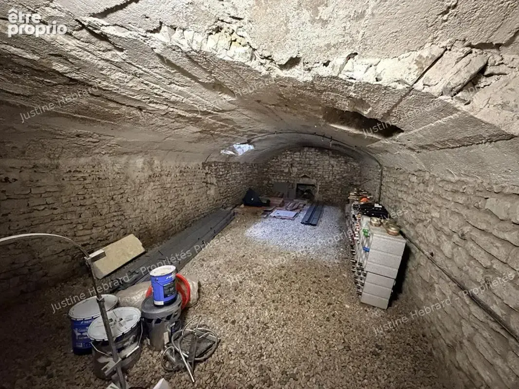 AUBIAT (63260) Maison de caractère rénovée d'environ 170 m² avec 4 chambres, suite parentale et espace professionnel - photo 5
