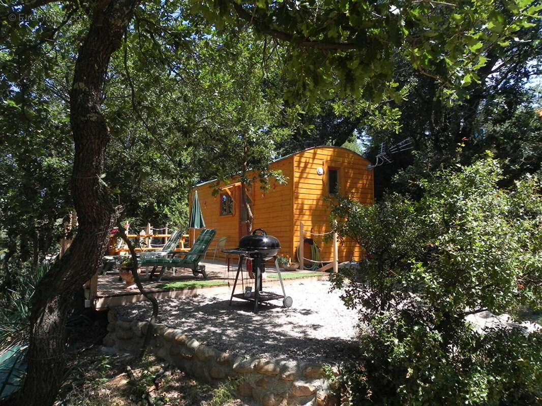 domaine  avec Gîtes, deux maisons et roulotte. - photo 8