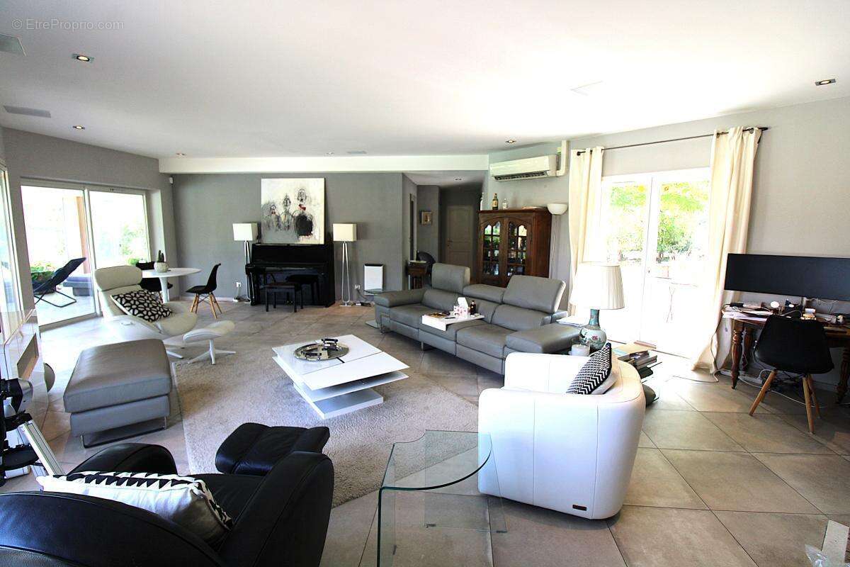 Maison 260 m² à Peynier  - photo 10