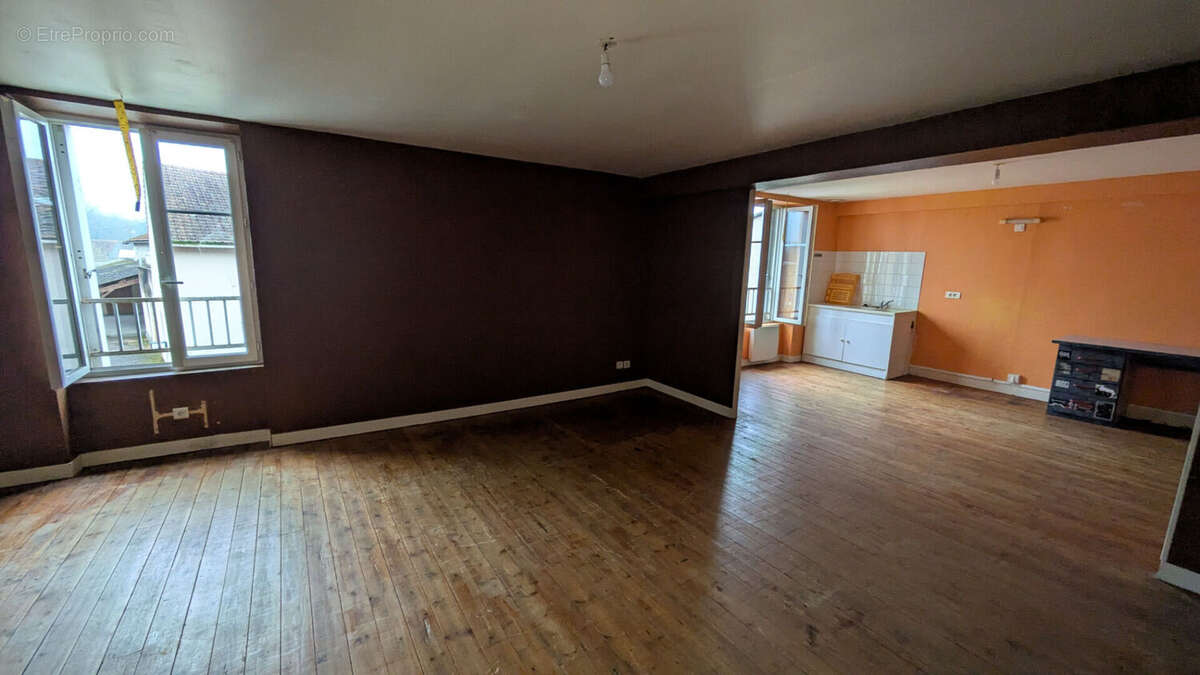 Maison à SAINT-SECONDIN