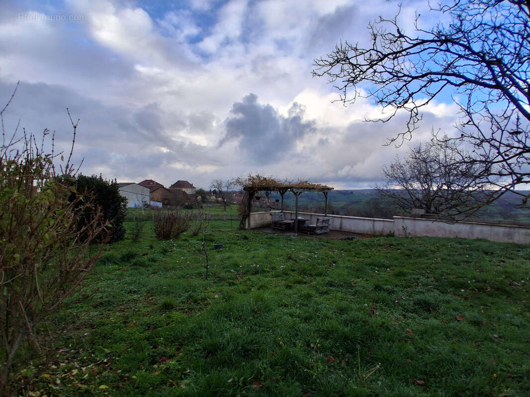 Maison à FLEURY-LA-MONTAGNE