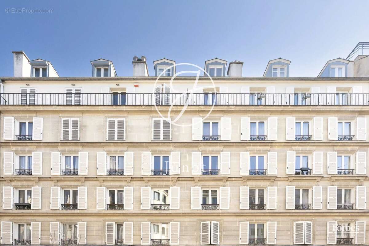 Appartement à LEVALLOIS-PERRET