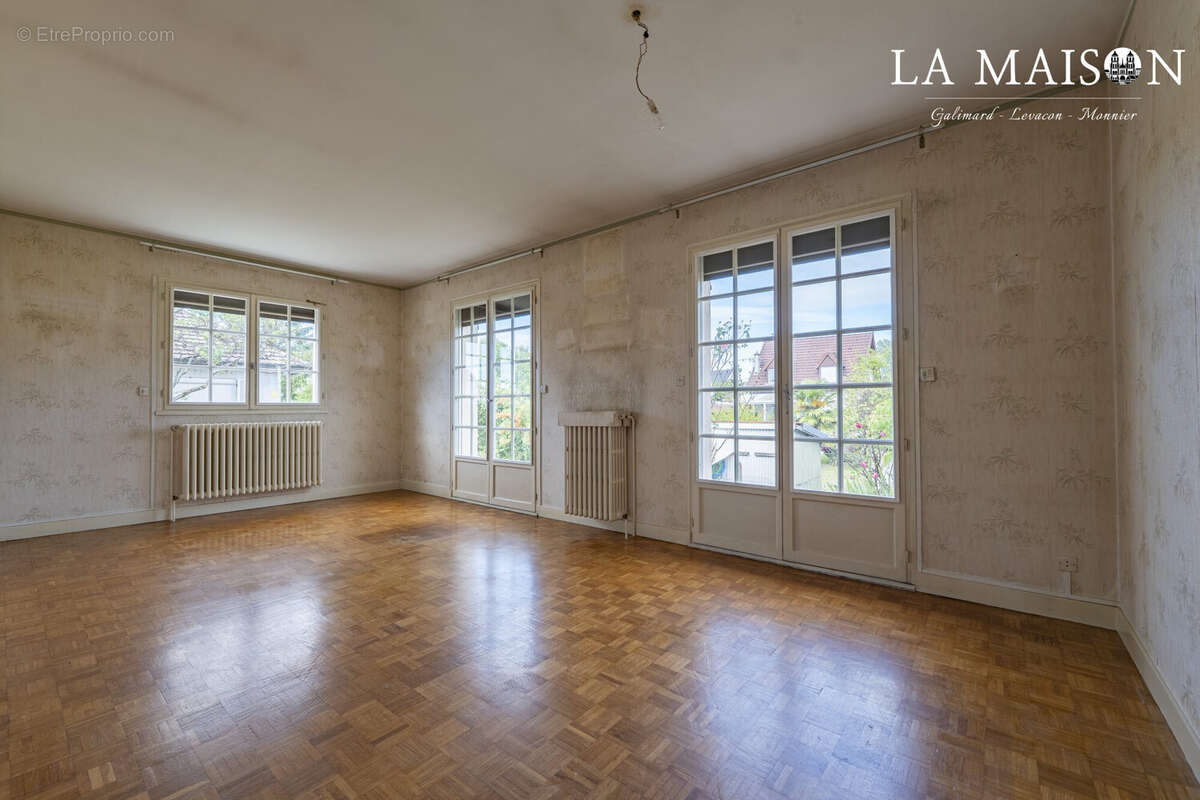 Maison à LONGVIC
