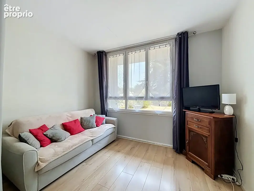 Caluire le bourg  - t4 traversant de 65.18 m² - photo 4