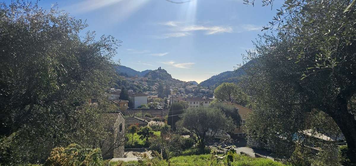 Terrain à TOURRETTE-LEVENS