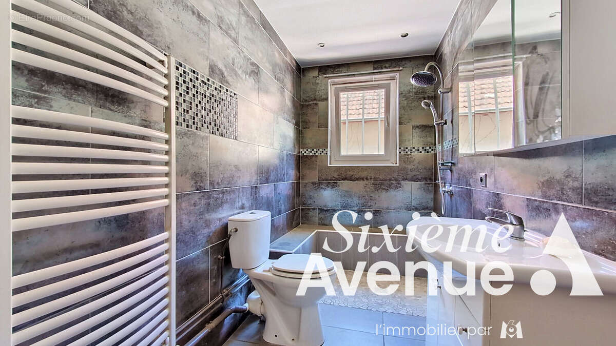 Maison avec appartements et ateliers Venissieux 13 pièce(s) 435m² m2 - photo 7