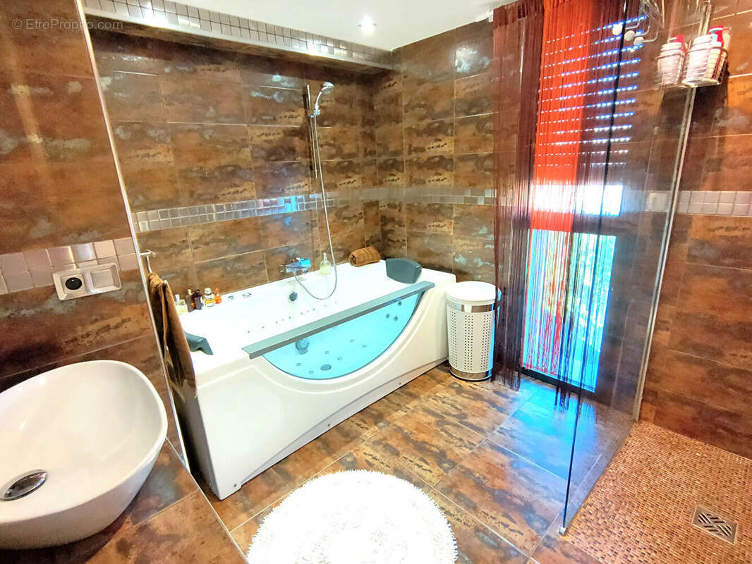 Maison à MANDELIEU-LA-NAPOULE