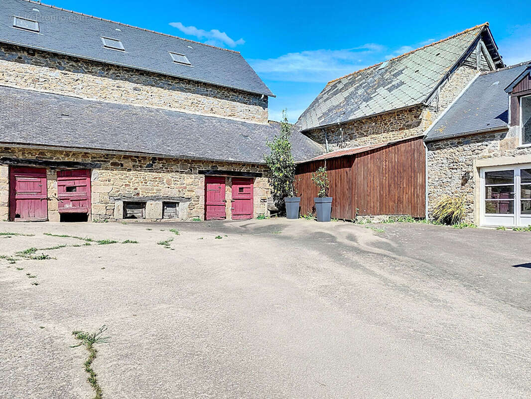 Maison à NOYAL-SOUS-BAZOUGES